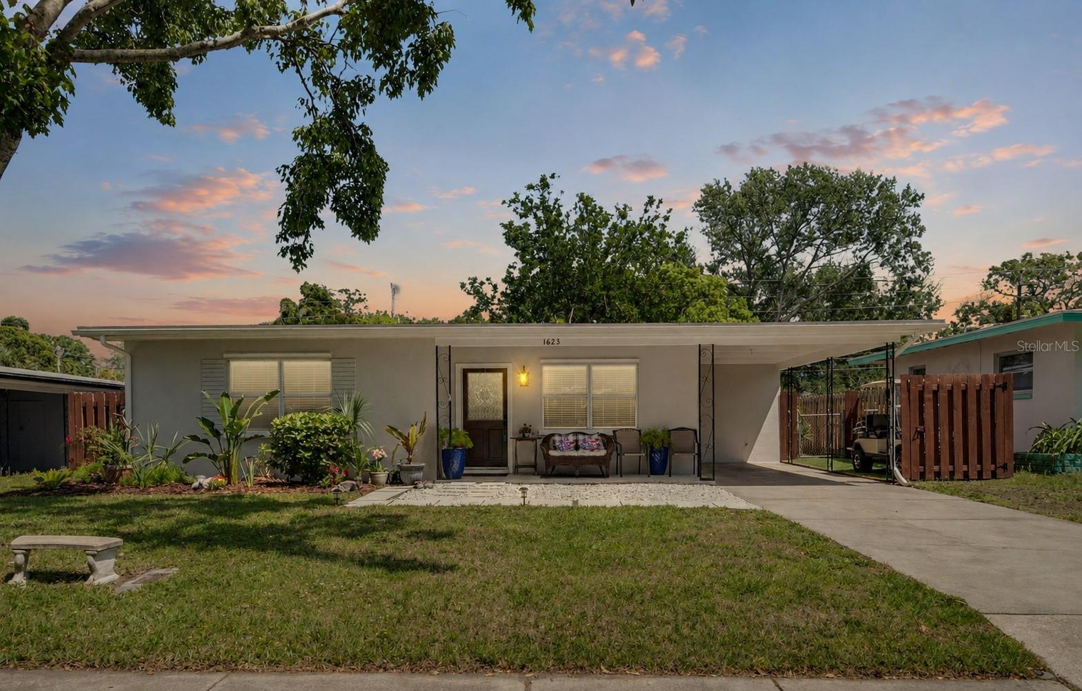 1623 San Mateo Dr — photo