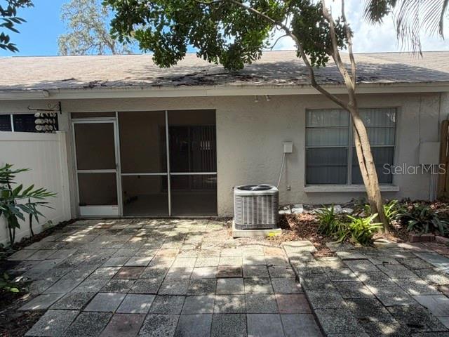 1136 Dover Ct — photo