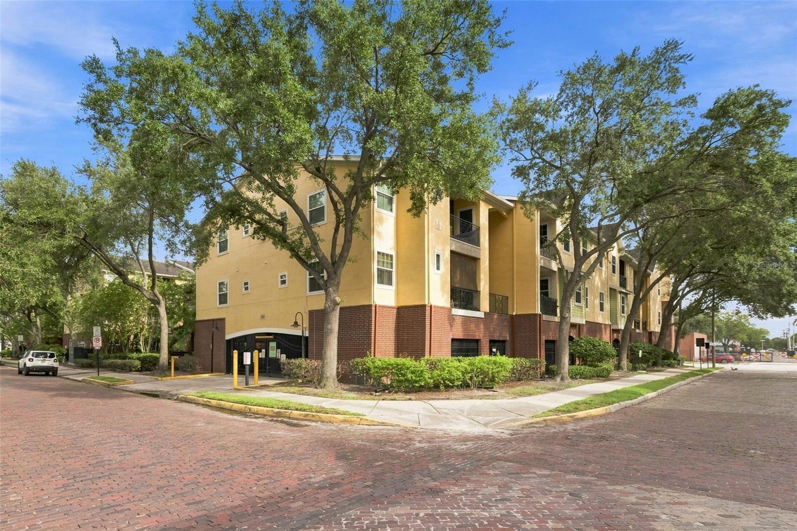 2010 E Palm Ave #14320 — photo