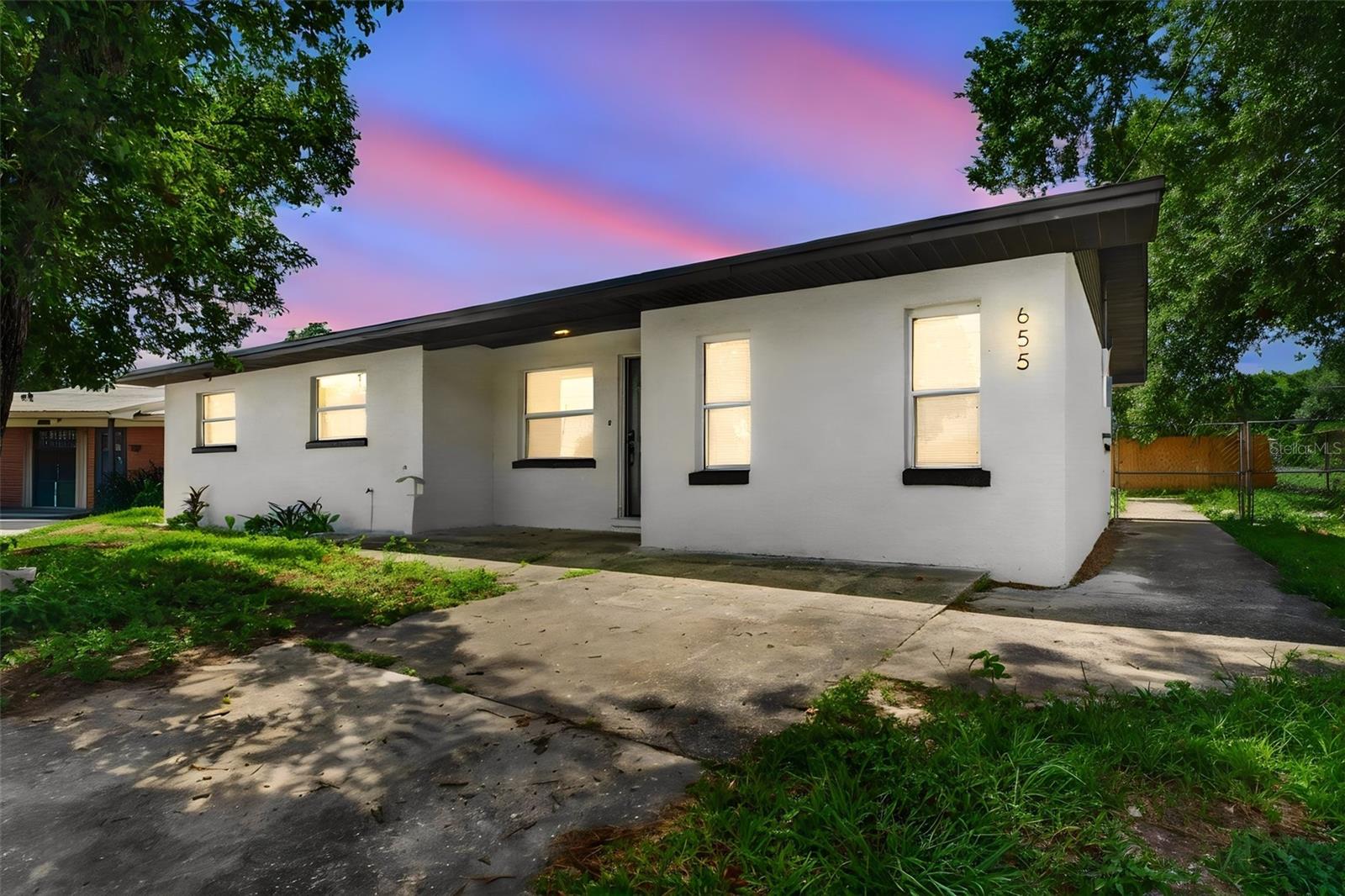655 Travis Ct — photo