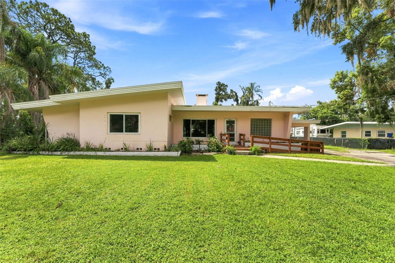 1311 E Tomlin St — photo