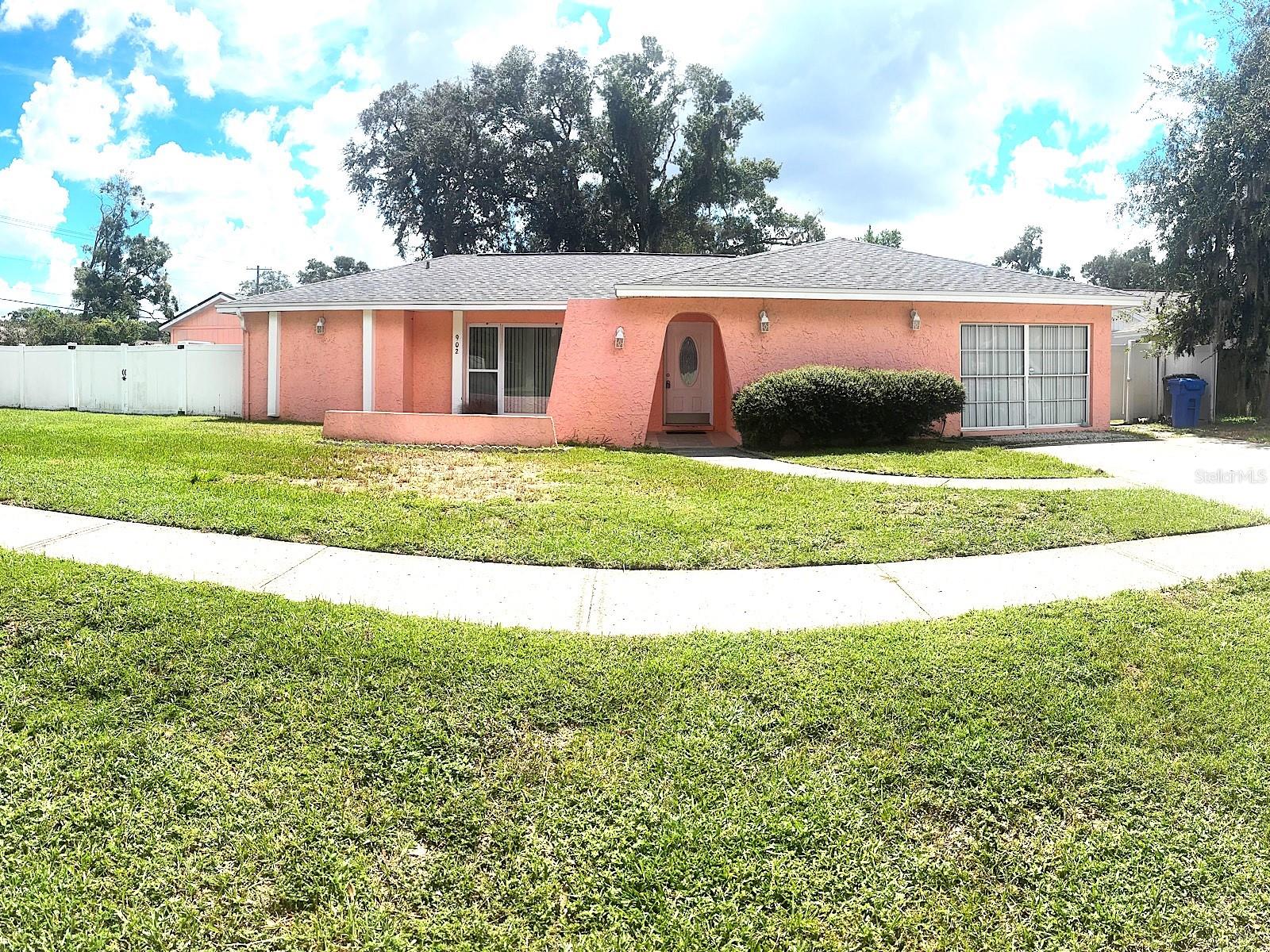 902 Samy Dr — photo