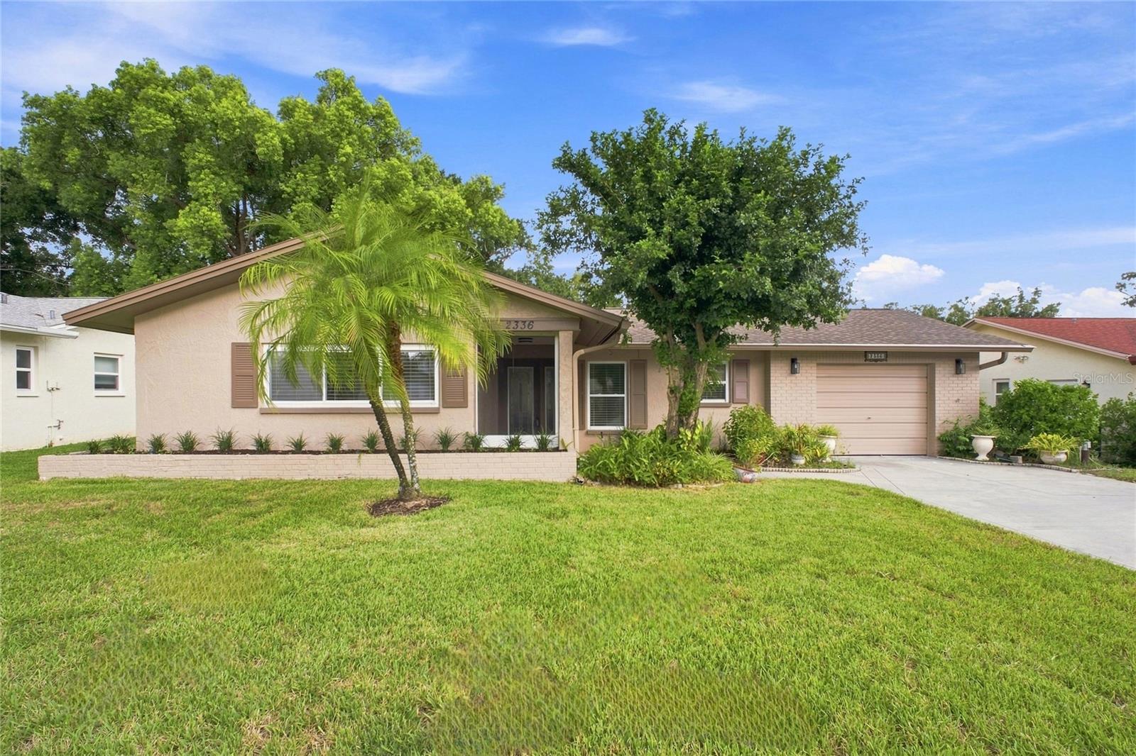 2336 Malcolm Dr — photo