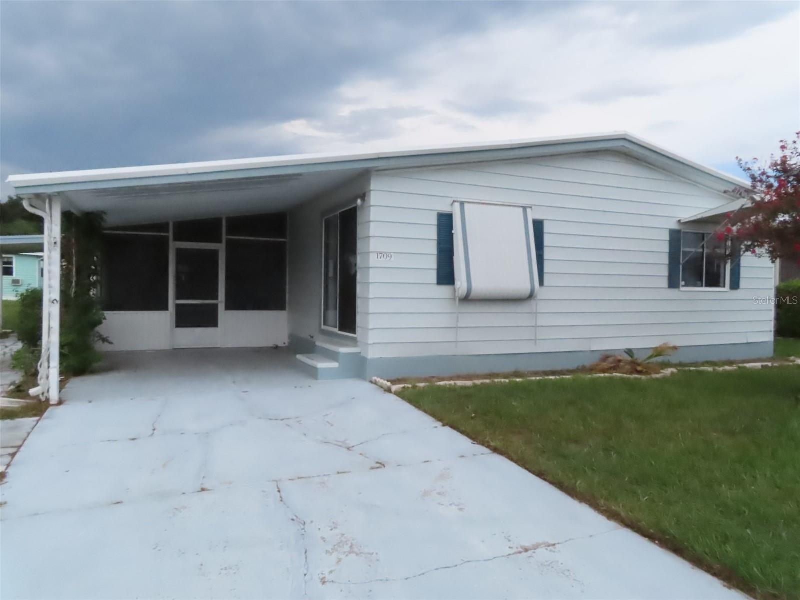 1709 Fox Hill Dr — photo