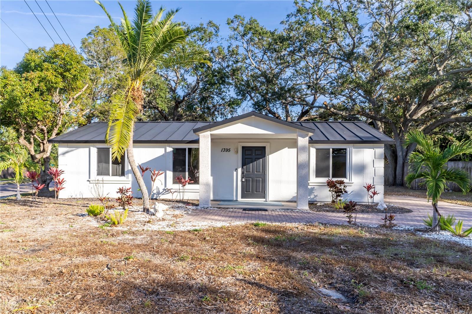 1395 Davis Rd — photo