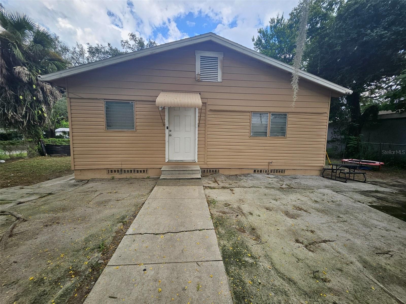 1410 E Annie St — photo