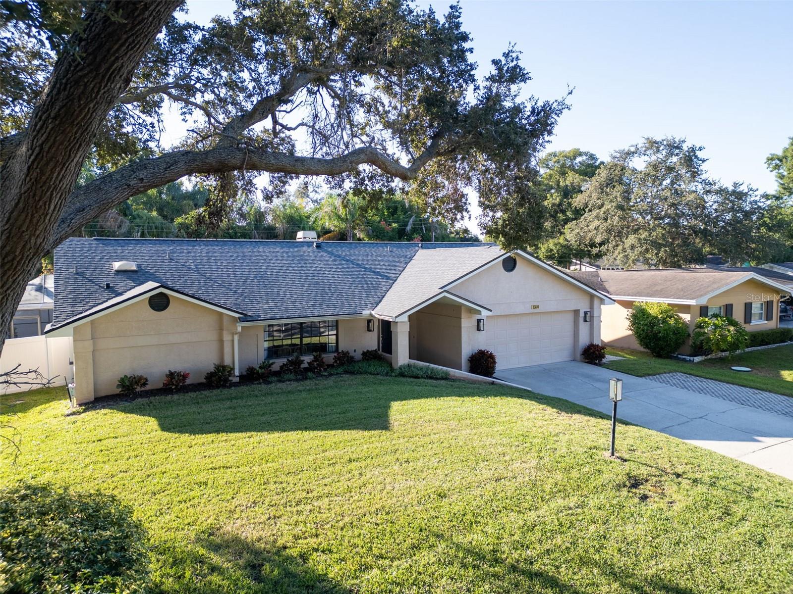 1374 Viewtop Dr — photo
