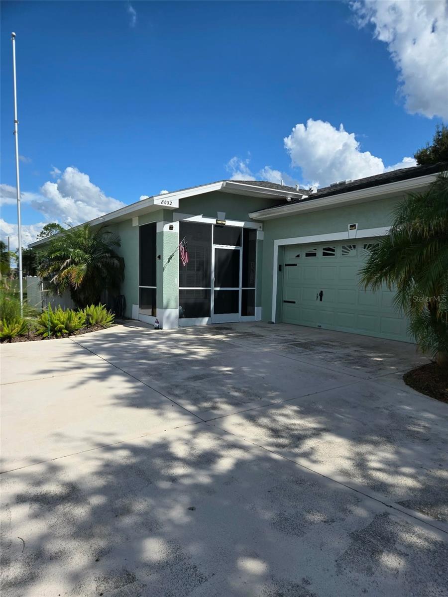 8002 Shaddock Pl — photo
