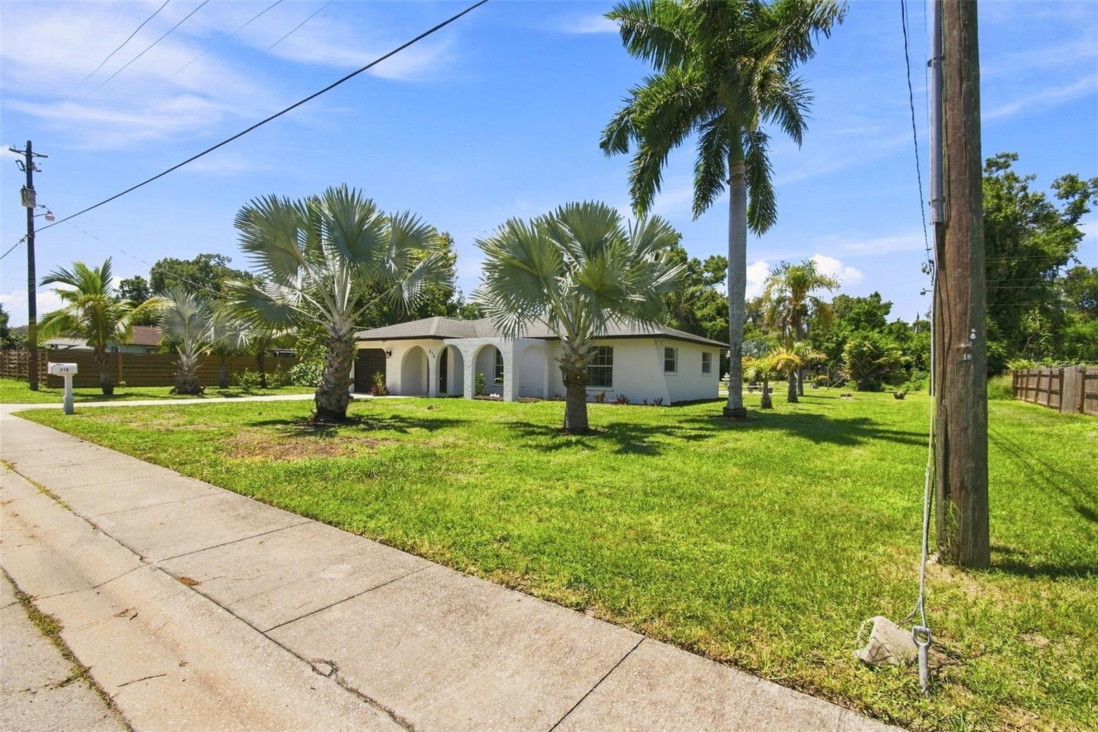216 23rd Street E, Bradenton, FL 34208 — photo 2