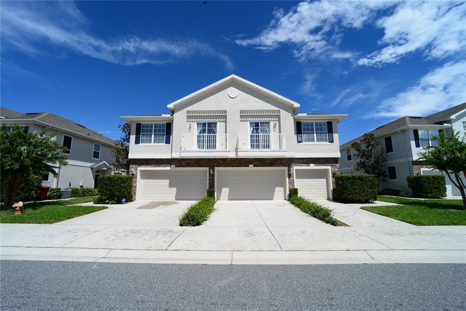 2328 Tanbark Ridge Pl — photo