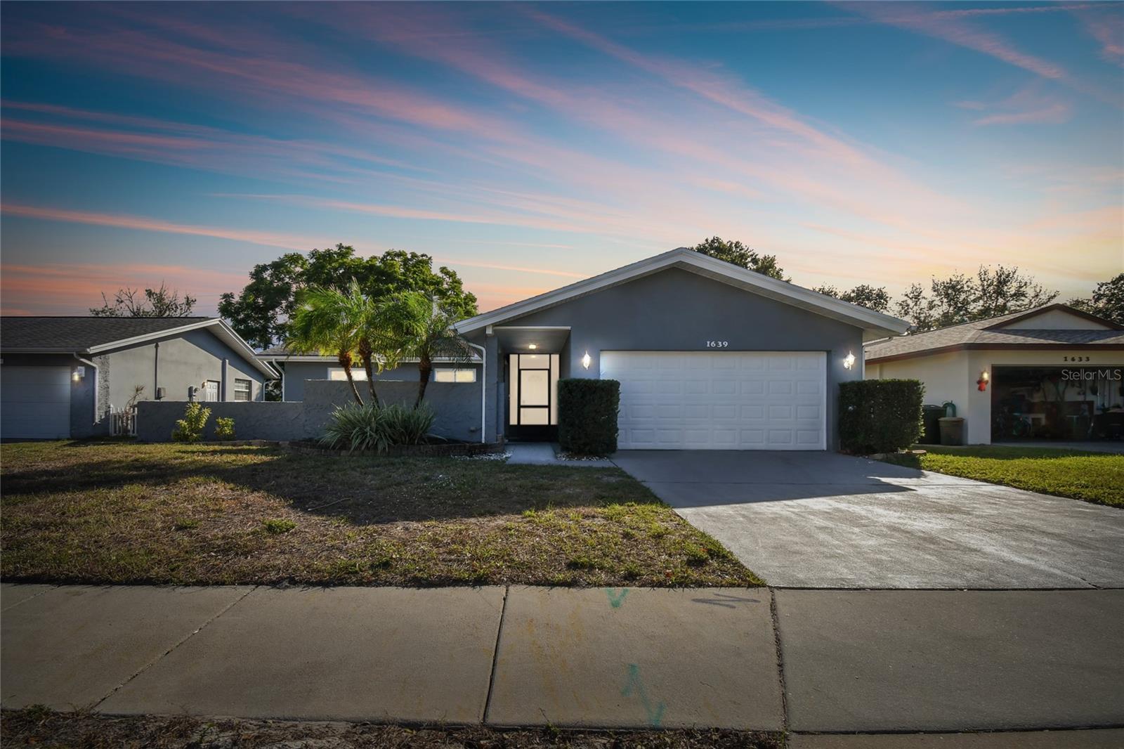 1639 Summit Way — photo