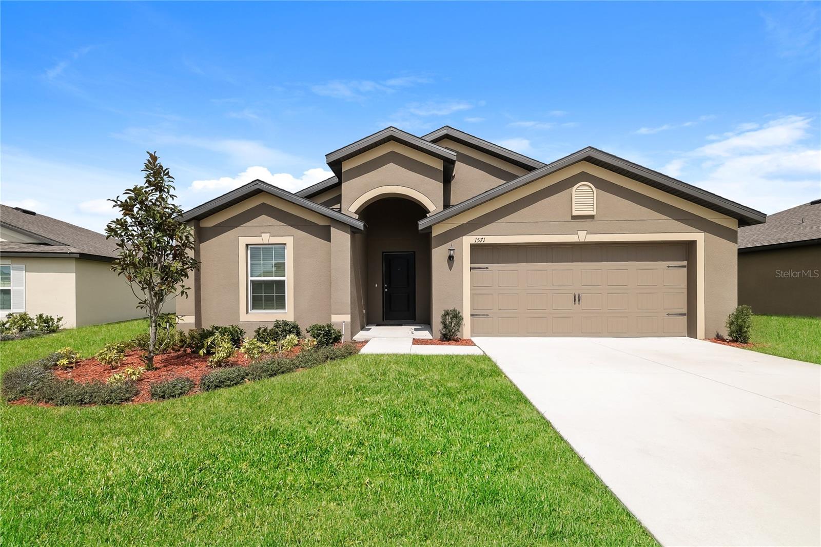 1571 Swan Lake Cir — photo