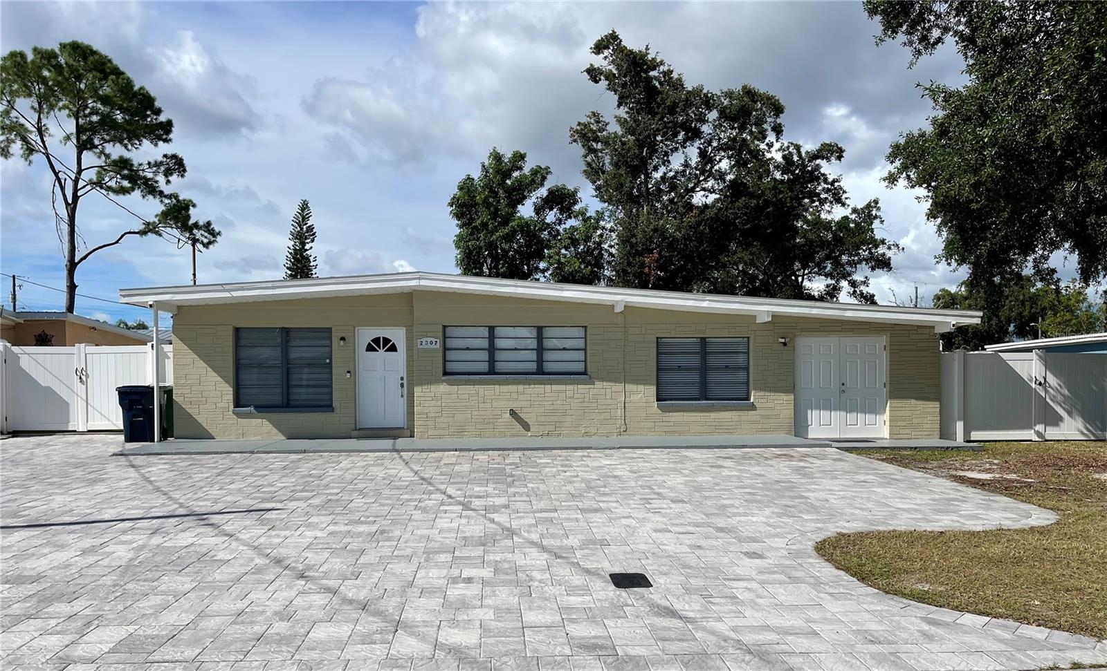 2307 W Hamilton Ave — photo