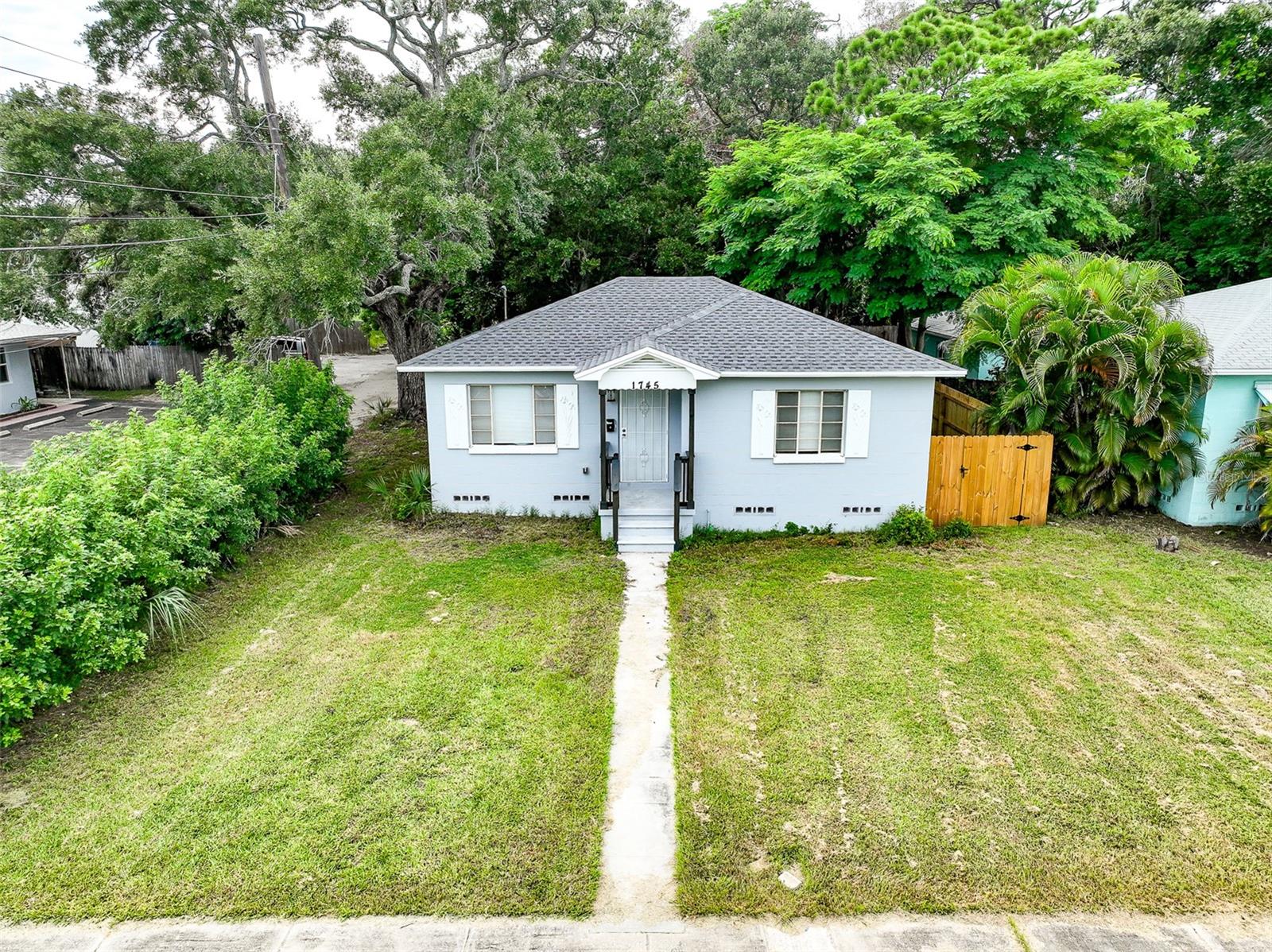 1745 Freeman St S — photo