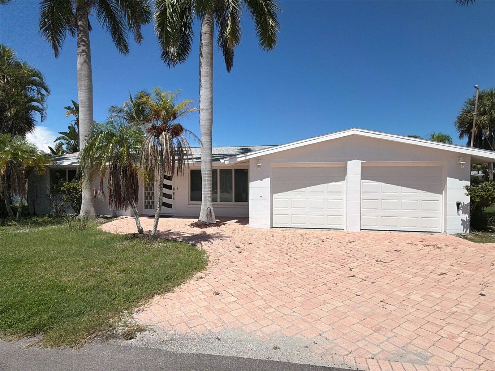 561 Tarawitt Dr — photo
