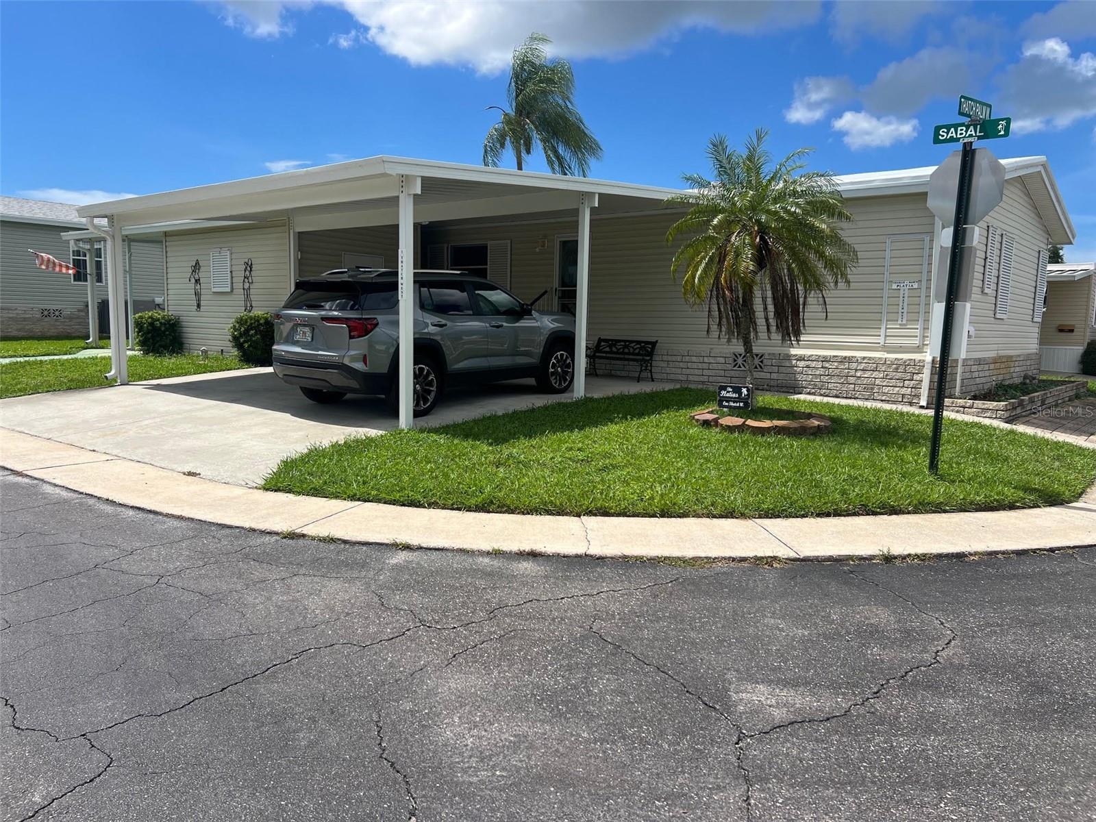 1 Thatch Palm St W — photo