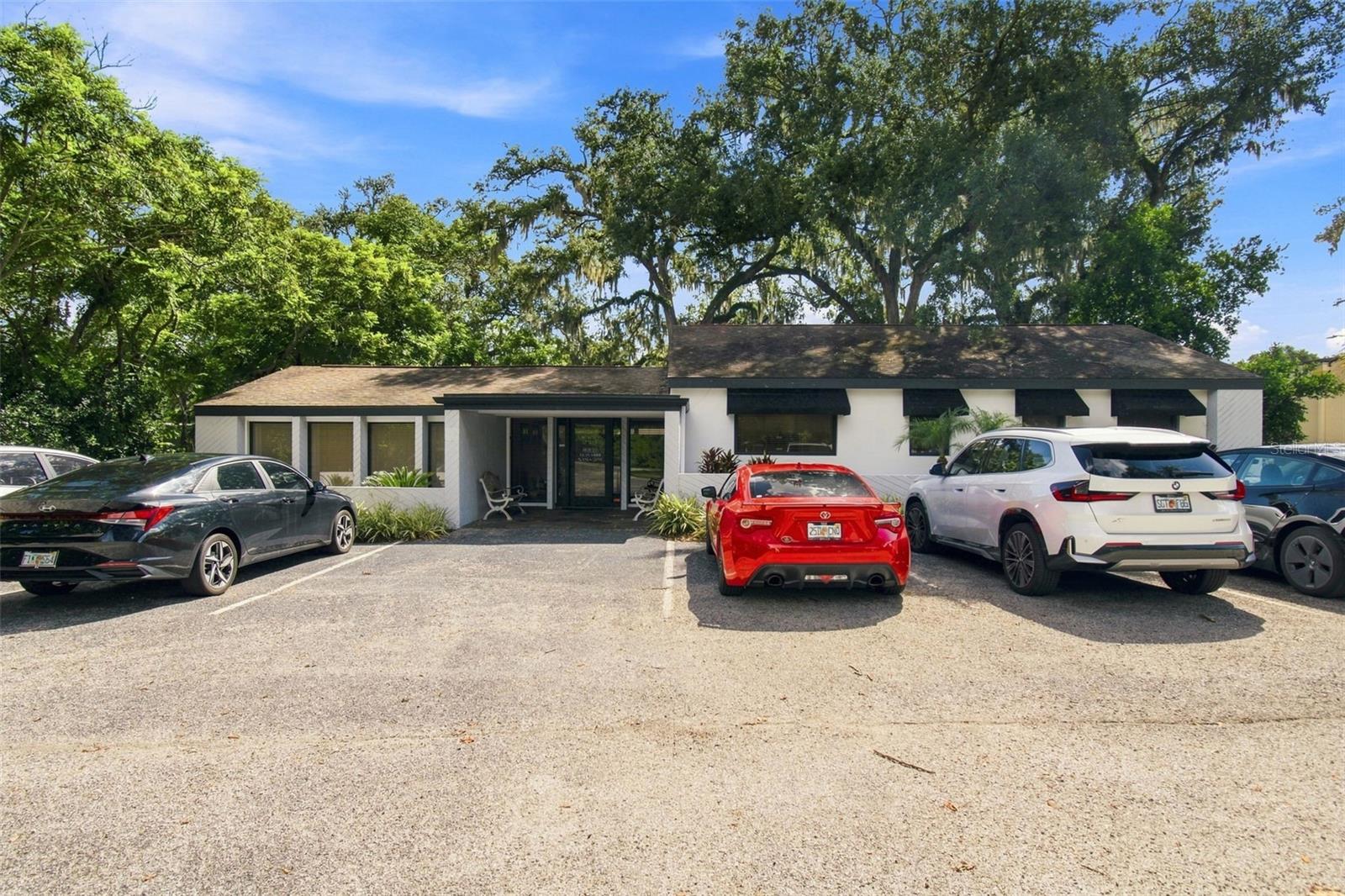 223 Lithia Pinecrest Rd — photo
