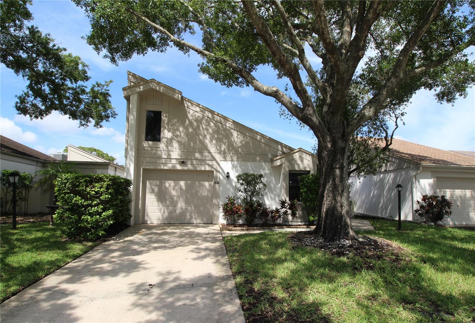 390 S Woodlands Dr — photo
