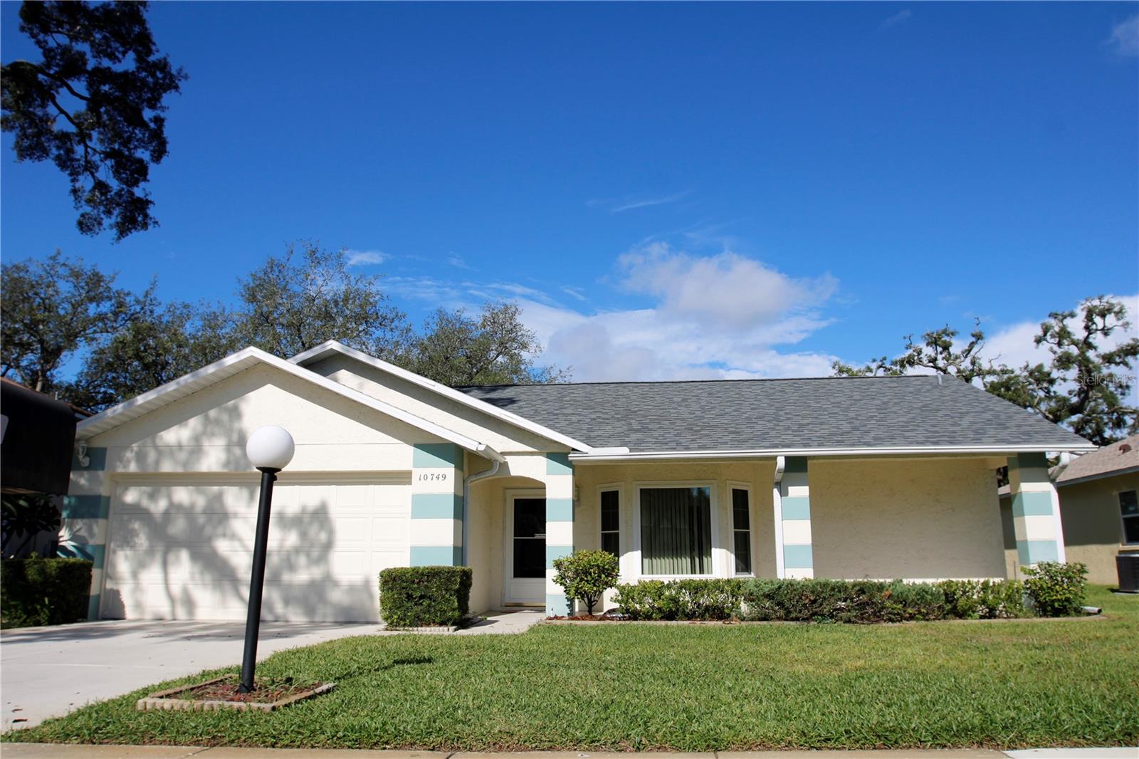 10749 Fallen Leaf Ln — photo