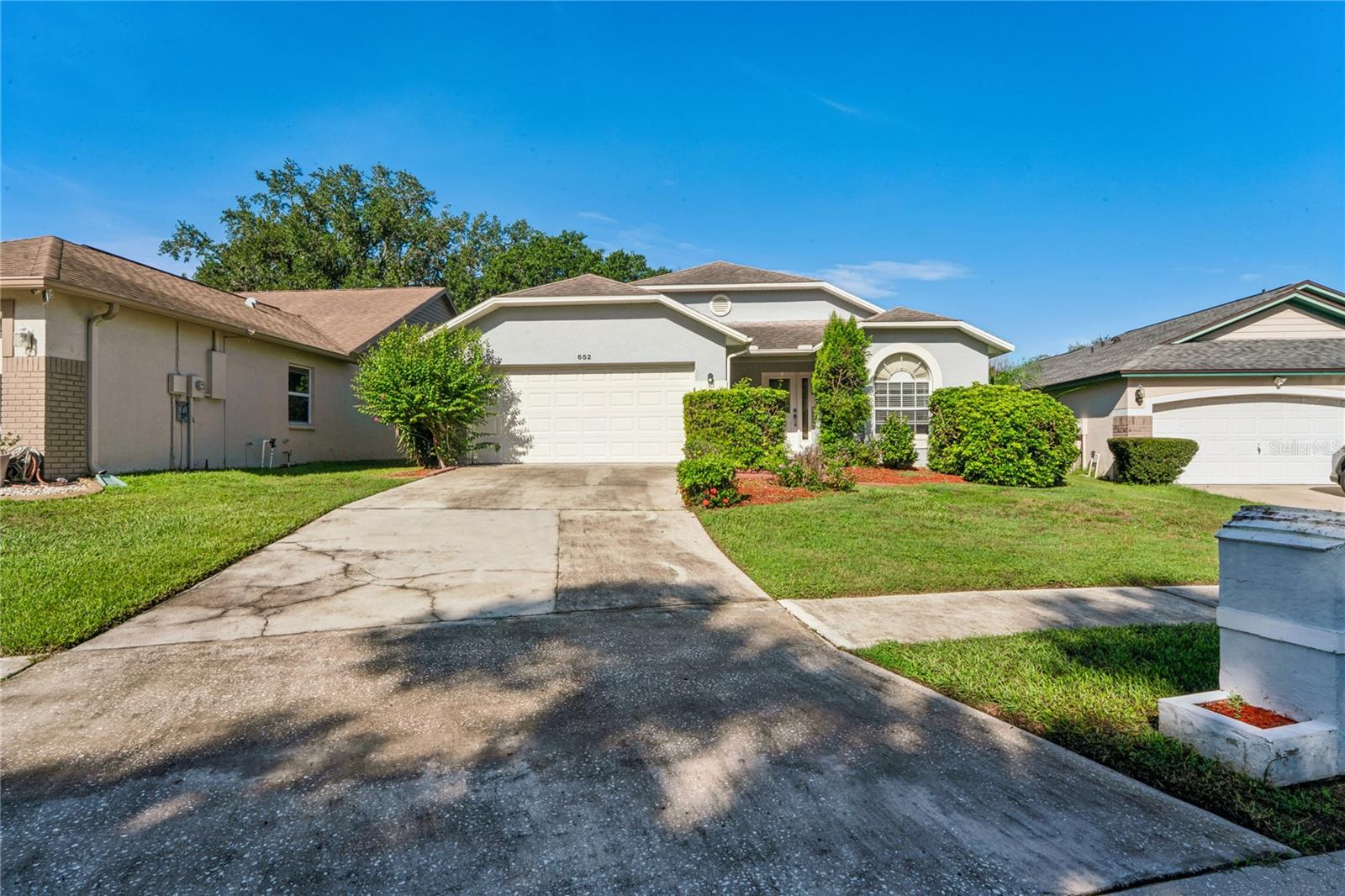 652 Sand Ridge Dr — photo