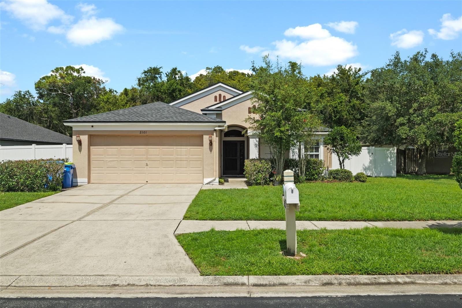 2101 Shelbourne Ct — photo