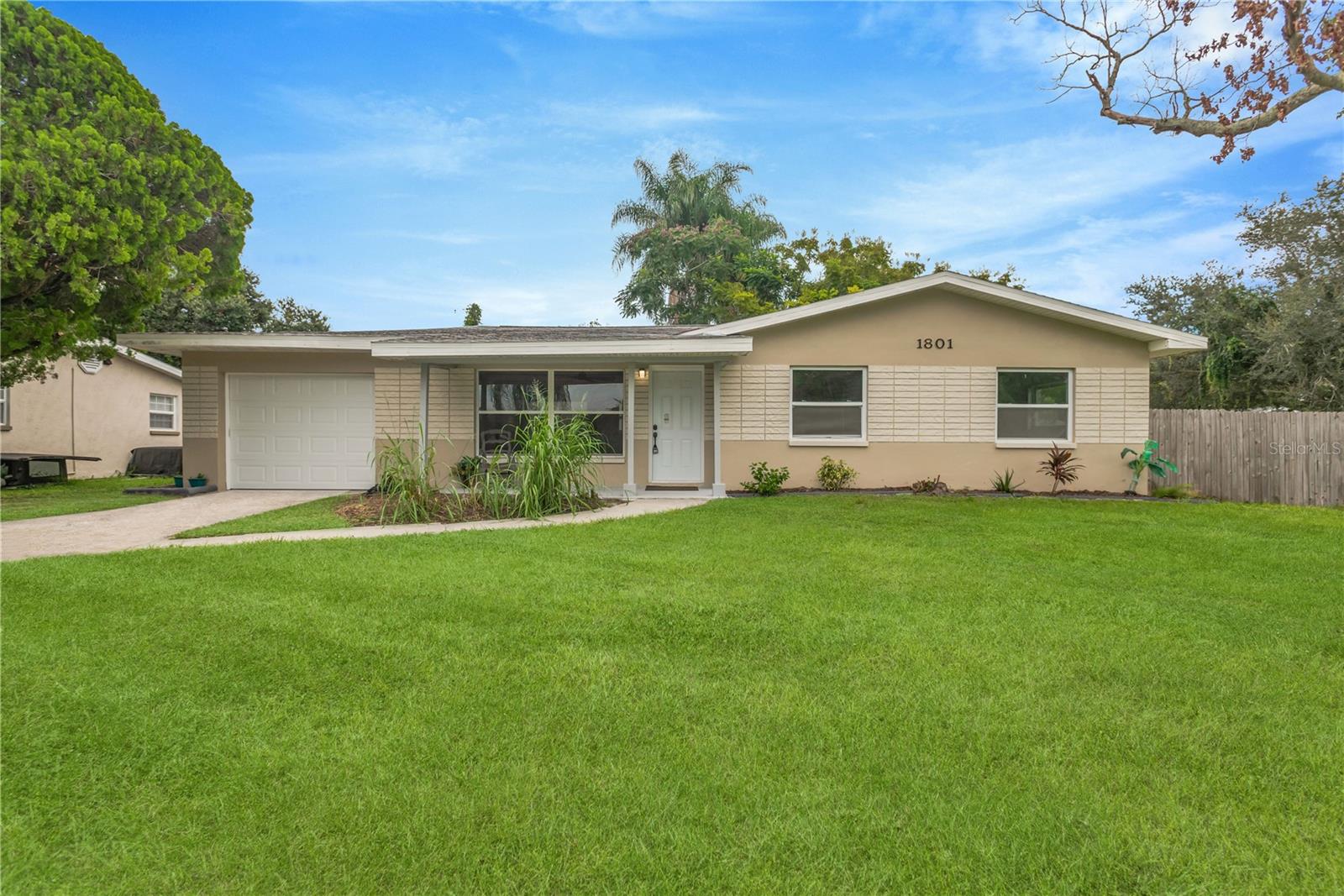 1801 Carlton Dr — photo