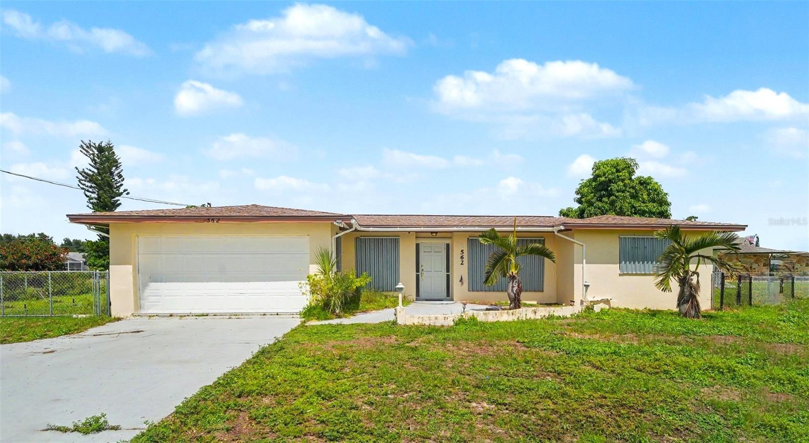 562 E Tarpon Blvd NW — photo