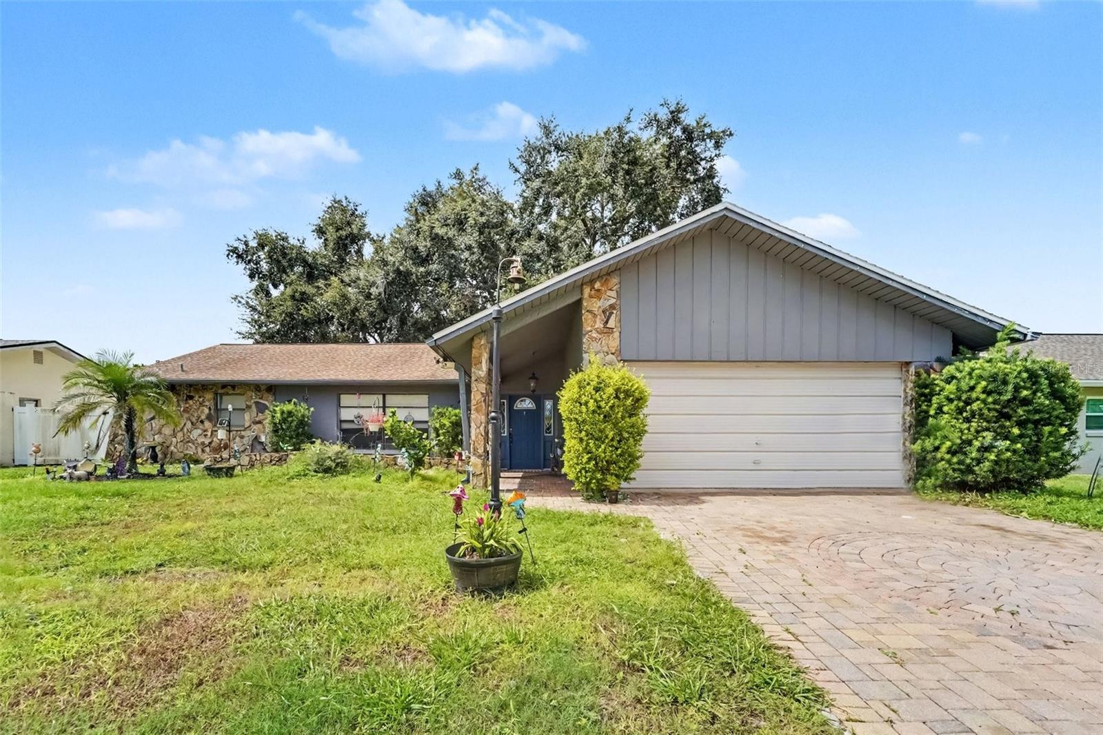 7606 Willow Brook Ct — photo