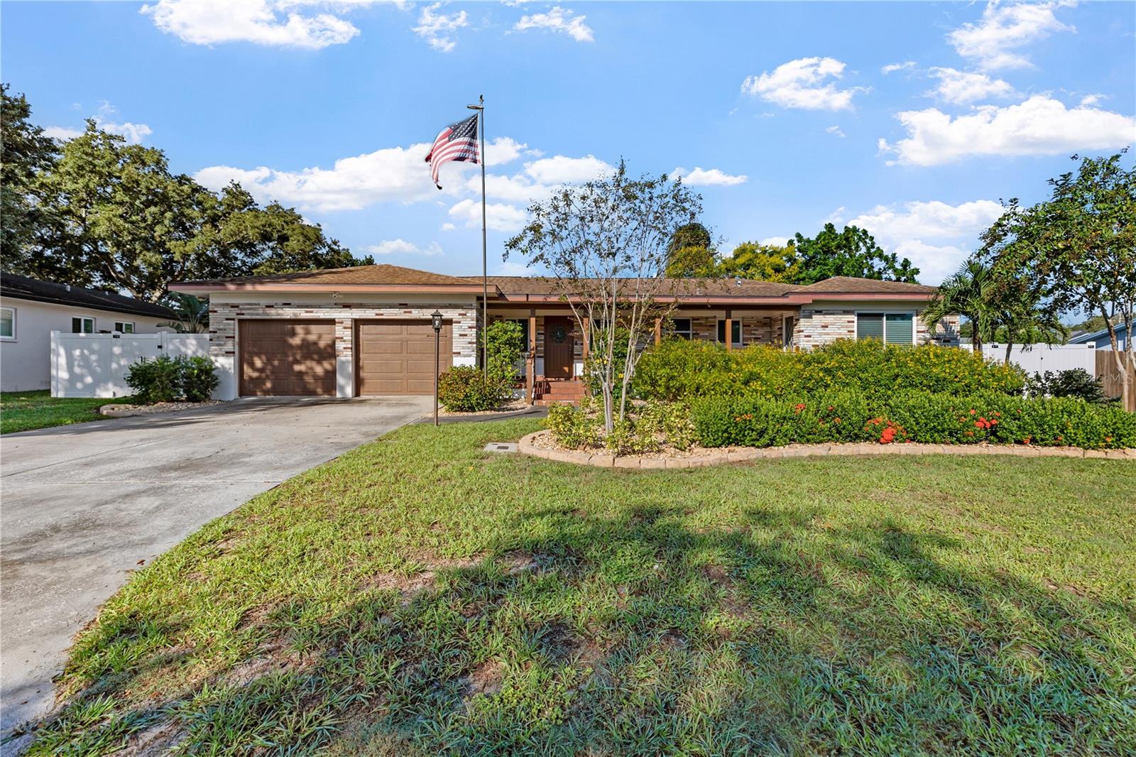 1324 Whitacre Dr — photo