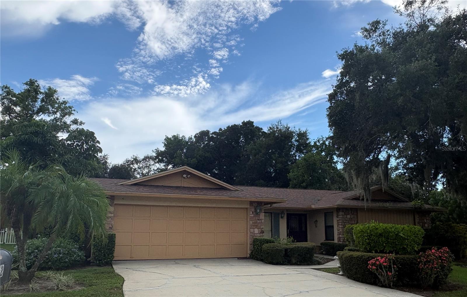 862 Pinewood Ter W — photo