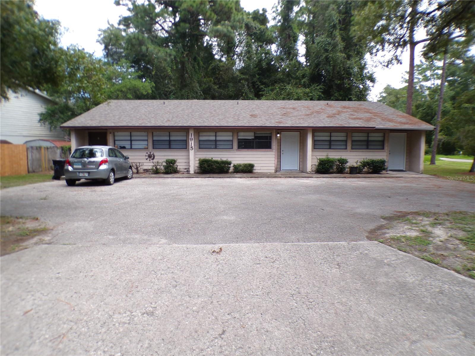 1915 SW 70th Ter — photo