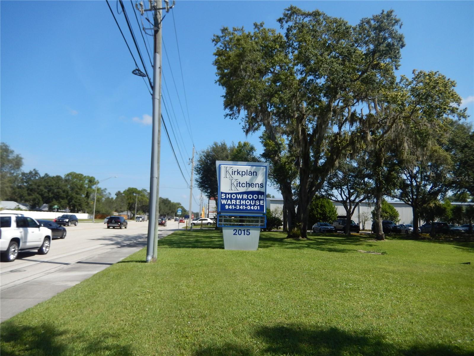 2015 Cattlemen Rd — photo