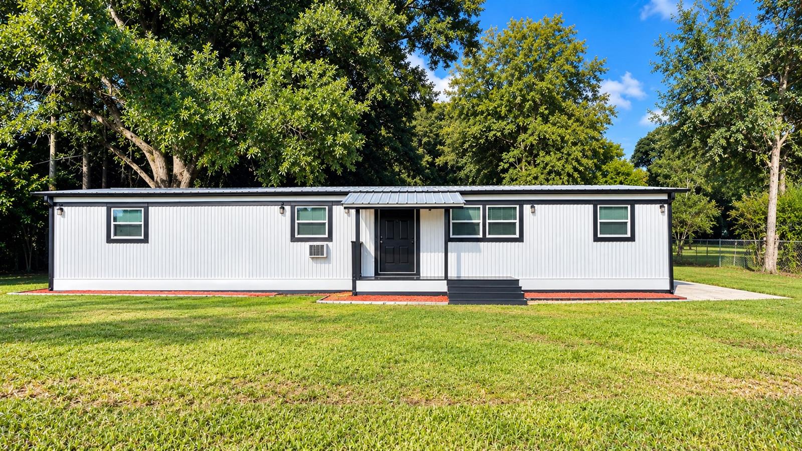 7690 Gordon Loop — photo