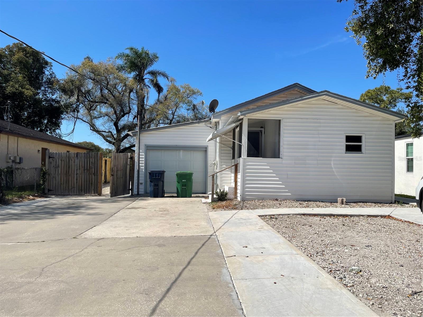 8708 N Edison Ave #B — photo