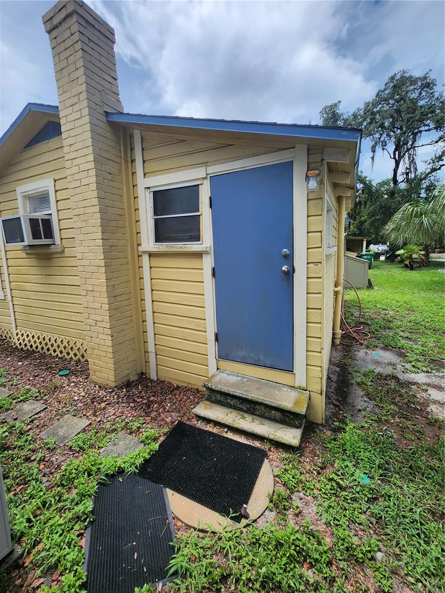 309 W Comanche Ave #C — photo