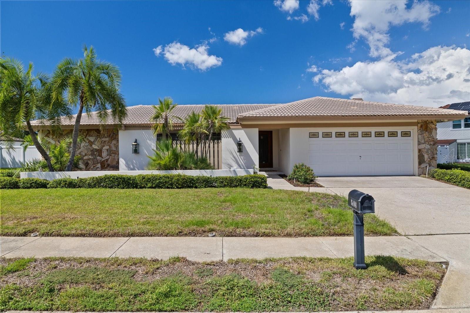 3104 Bluffs Dr — photo