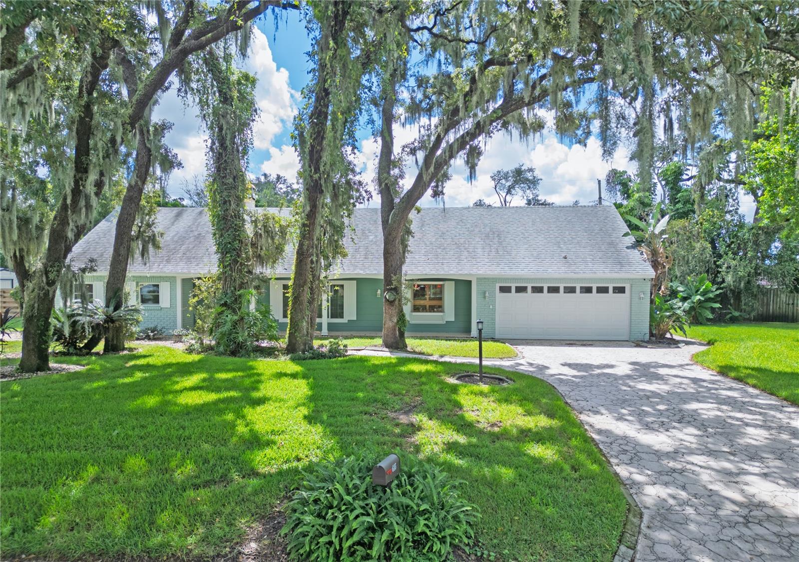615 Valle Vista Dr — photo