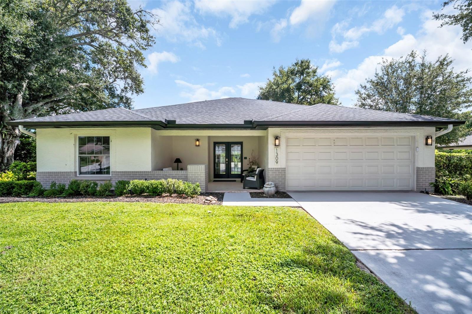 1309 Gillespie Dr — photo