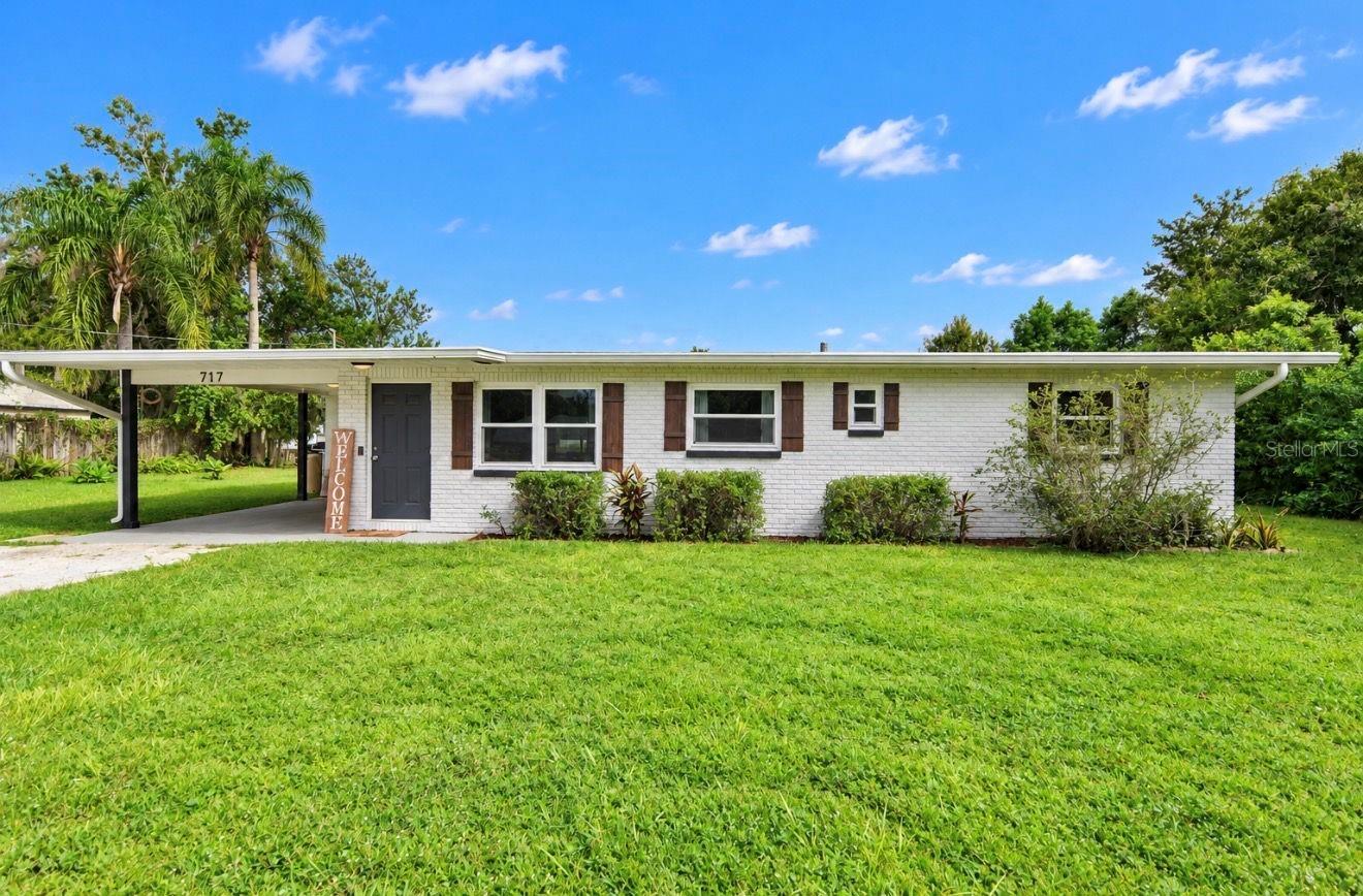 717 W Deer Lake Dr — photo