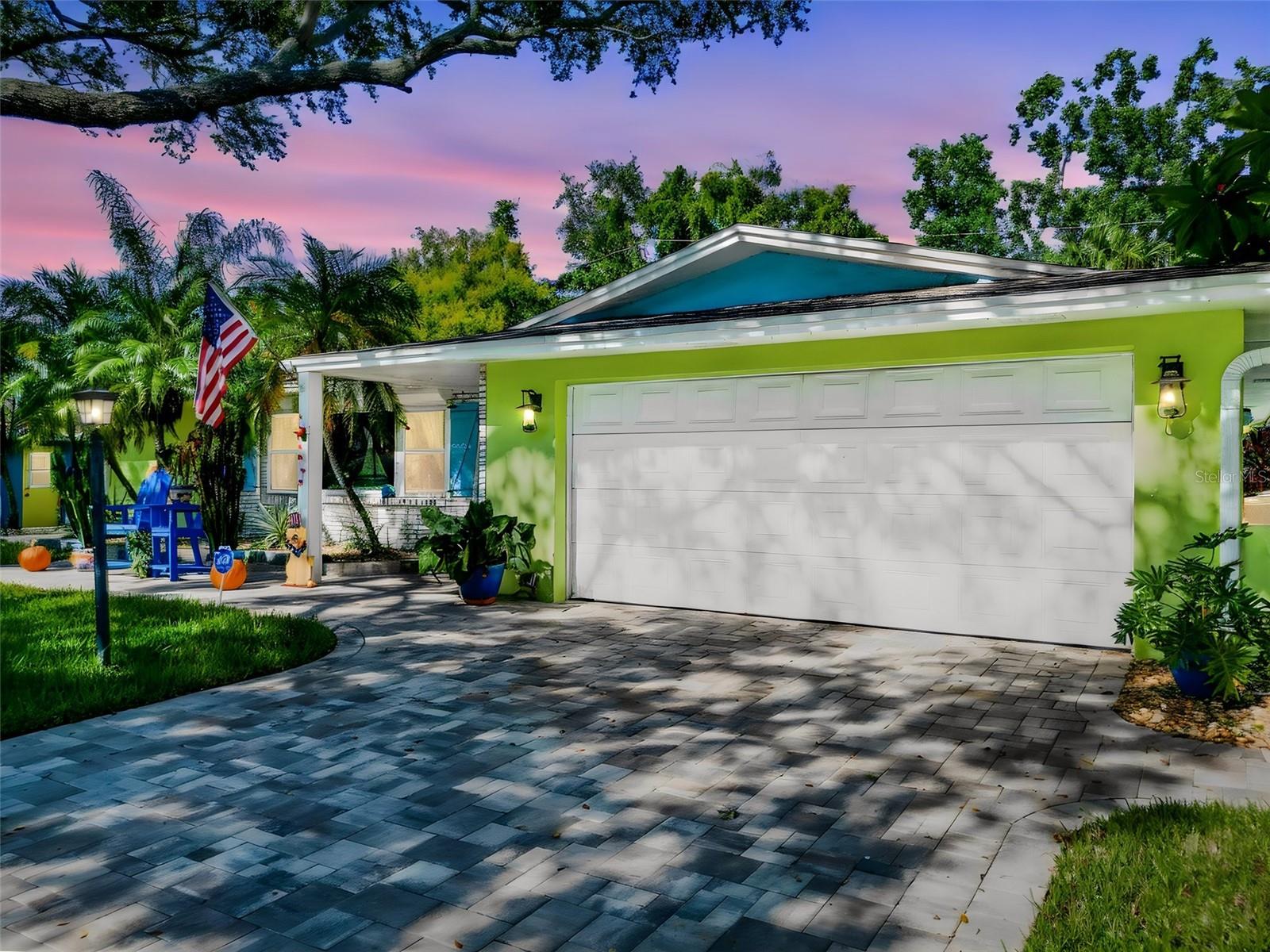 990 Lexington Dr — photo