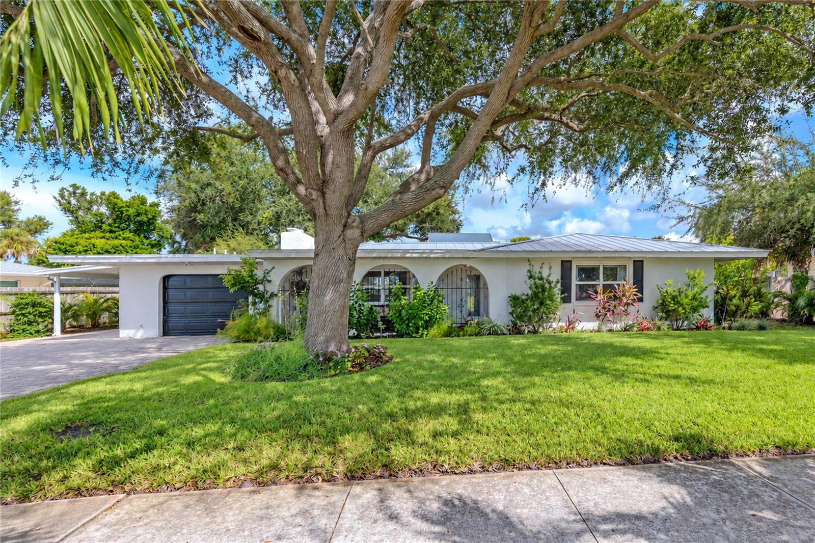 324 Beach Rd — photo