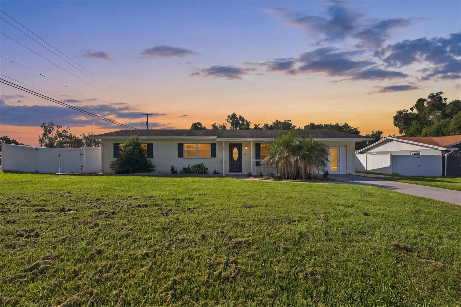702 Camellia Ct — photo