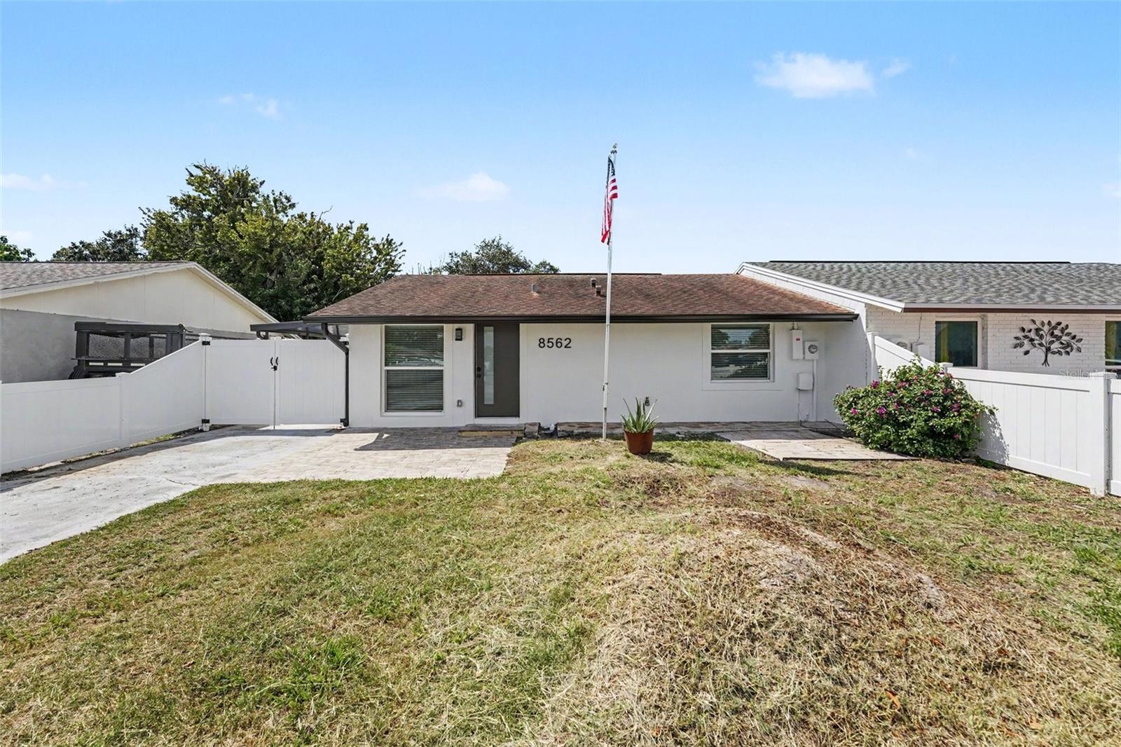 8562 Briar Grove Cir — photo