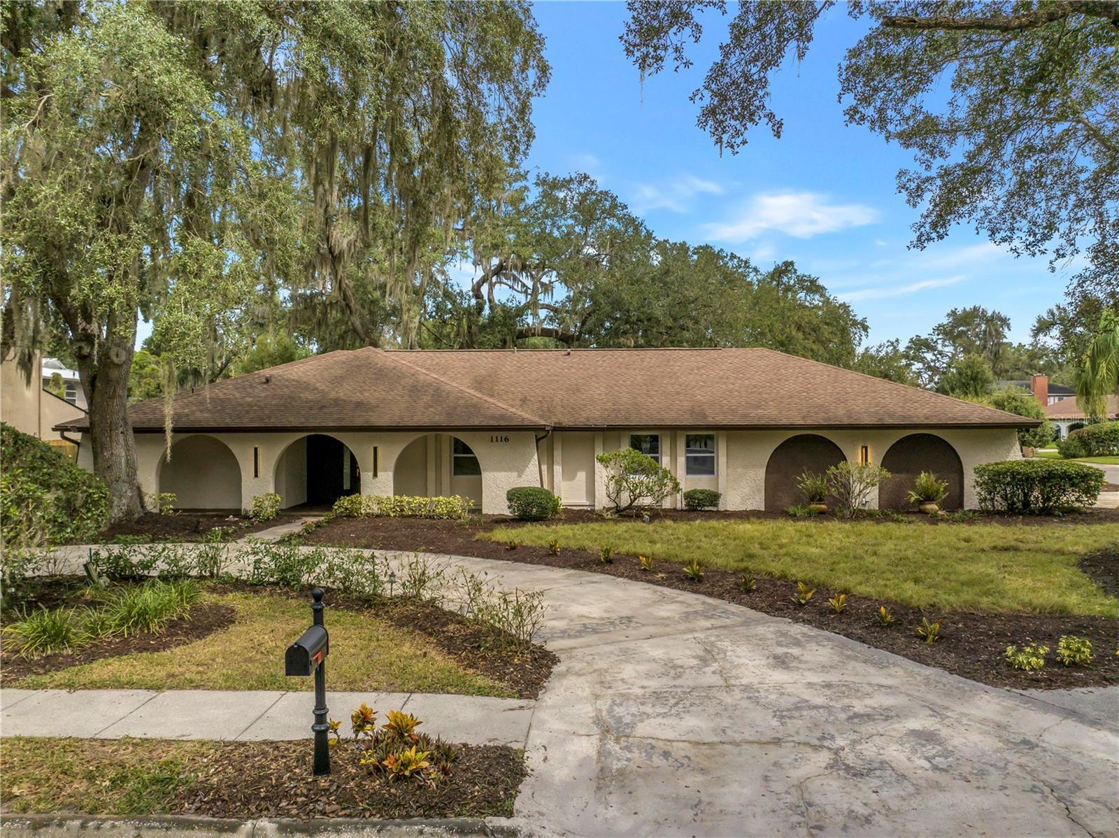 1116 N Riverhills Dr — photo