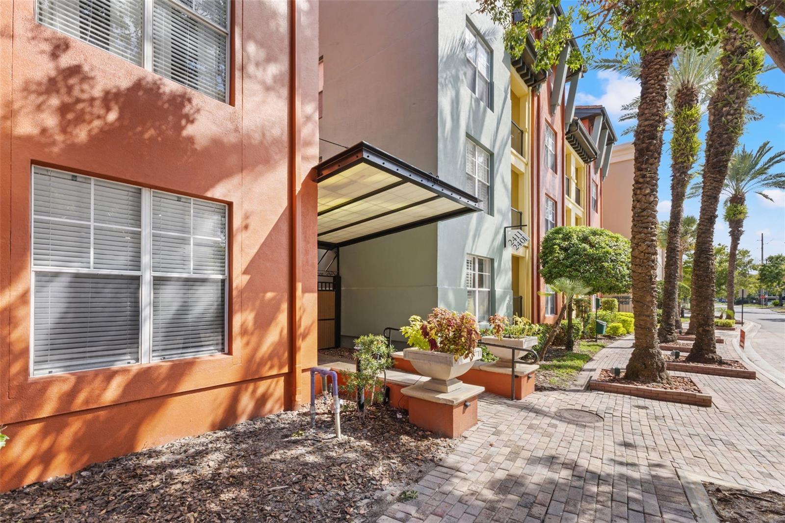 2411 W Horatio St #519 — photo