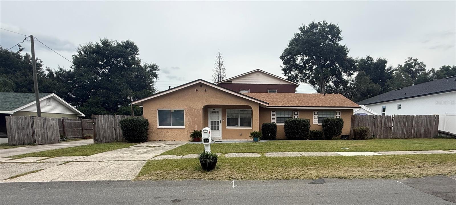 1607 Wright Dr — photo