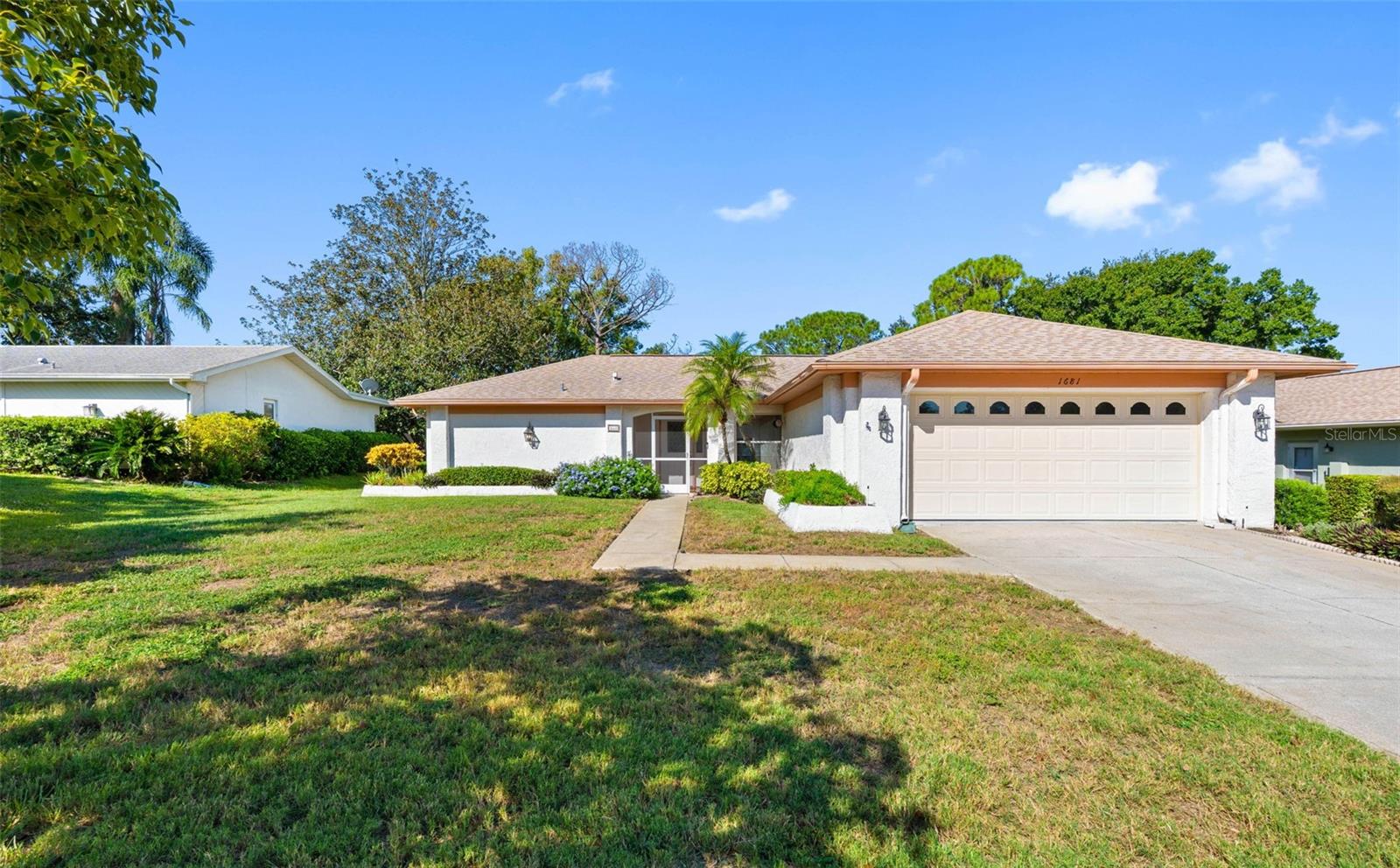 1681 Macdonnell Ct — photo