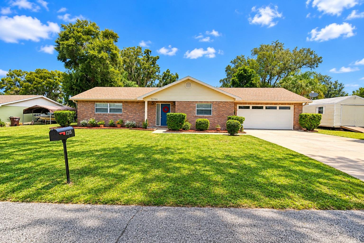 1215 Fairlane Ct NW — photo