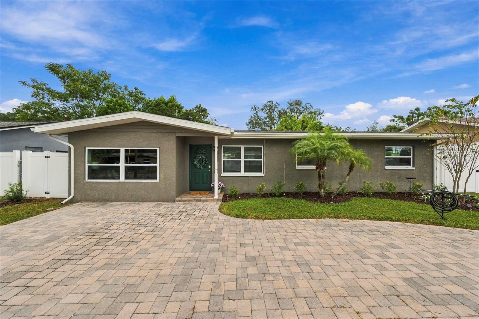 620 Palm Pl — photo