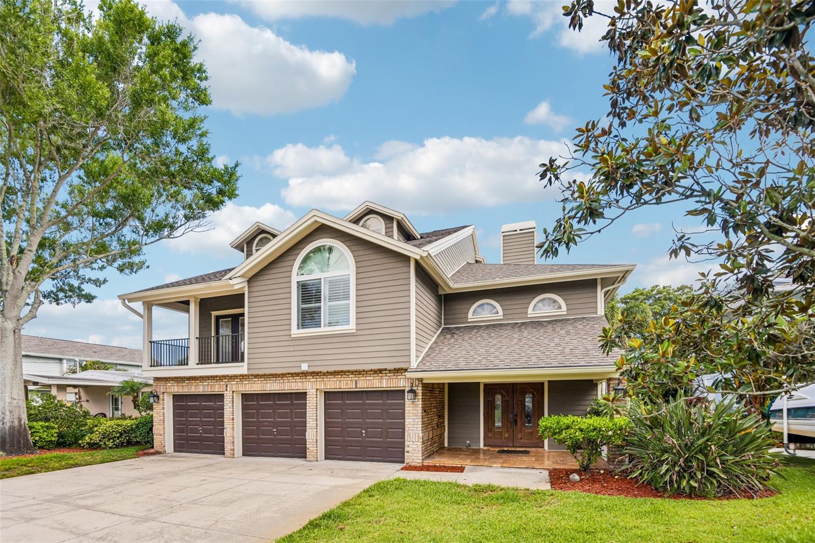 3157 N Canal Dr — photo